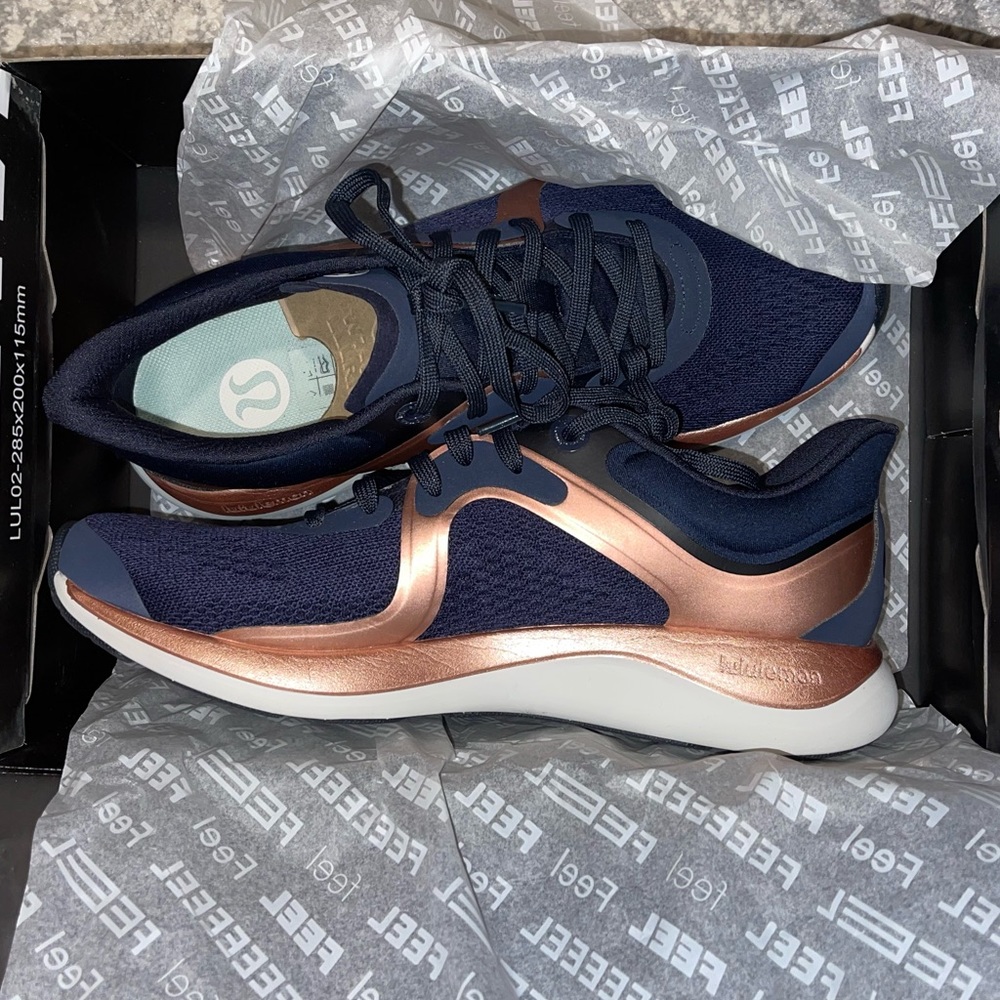 Lululemon like new Chargefeel Low Women’s Workout Shoe